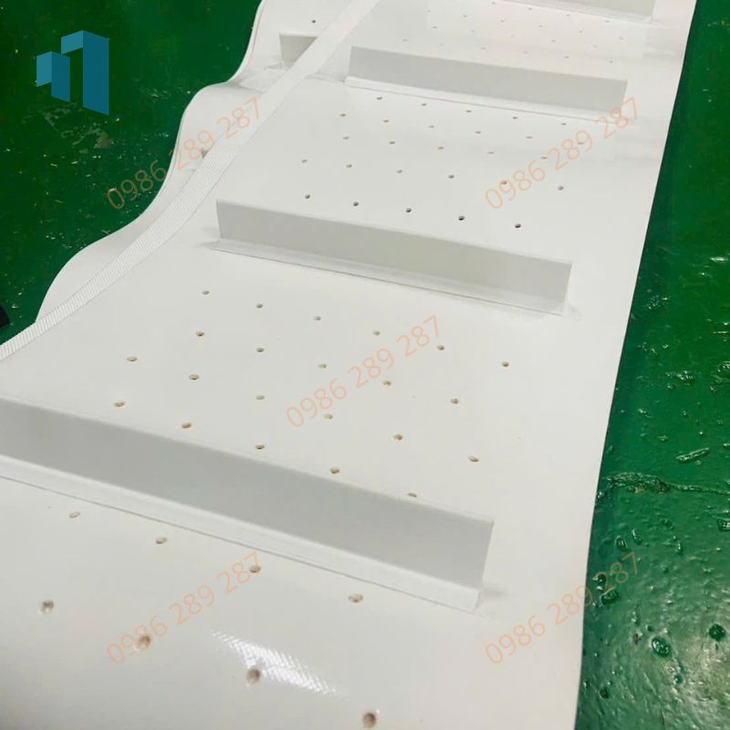 Băng Tải PU Trắng Gắn Gân